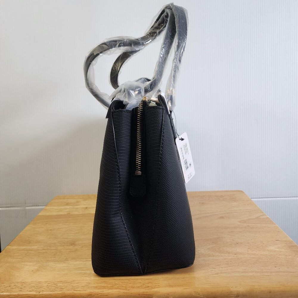 NWT Guess, Lyndi, Small Triple Compartment Girlfriend Satchel - Picture 2 of 7